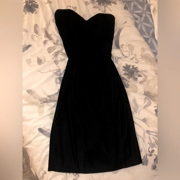 Scott Mcclintock Dresses | Scott Mcclintock Vintage Mint Black Velvet Cocktail Dress Size 6 Very Rare Event | Color: Black | Size: 4 | Cyndylea's Scott Mcclintock Dresses | Scott Mcclintock Vintage Mint Black Velvet Cocktail Dress Size 6 Very Rare Event | Color: Black | Size: 4 | Cyndylea's